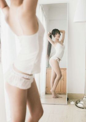 骚气妹子夜晚驾车户外3P啪啪_国产剧在线播放